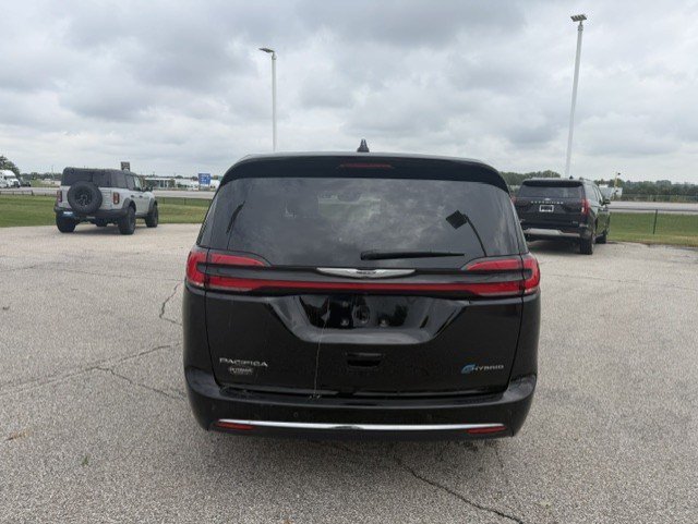 Used 2025 Chrysler Pacifica Select FWD image 8