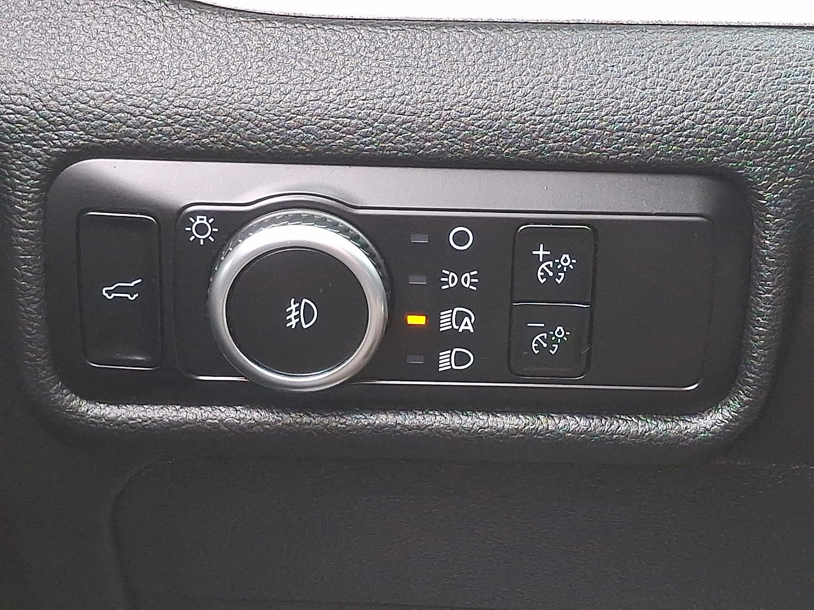 Certified 2023 Ford Explorer XLT w/ Equipment Group 202A AWD/4WD image 28