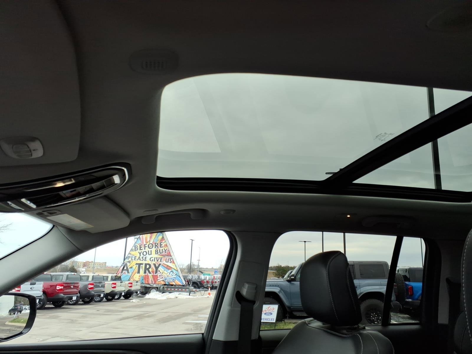 Used 2023 Jeep Grand Cherokee 4WD 4xe image 16