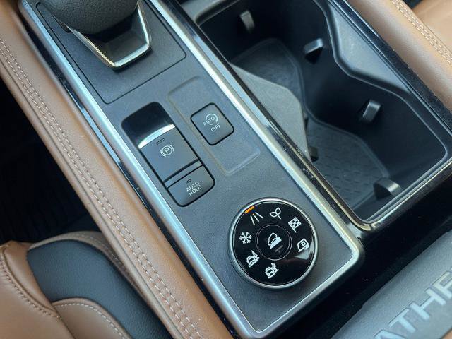 Used 2024 Nissan Pathfinder Platinum w/ Cargo Package image 23