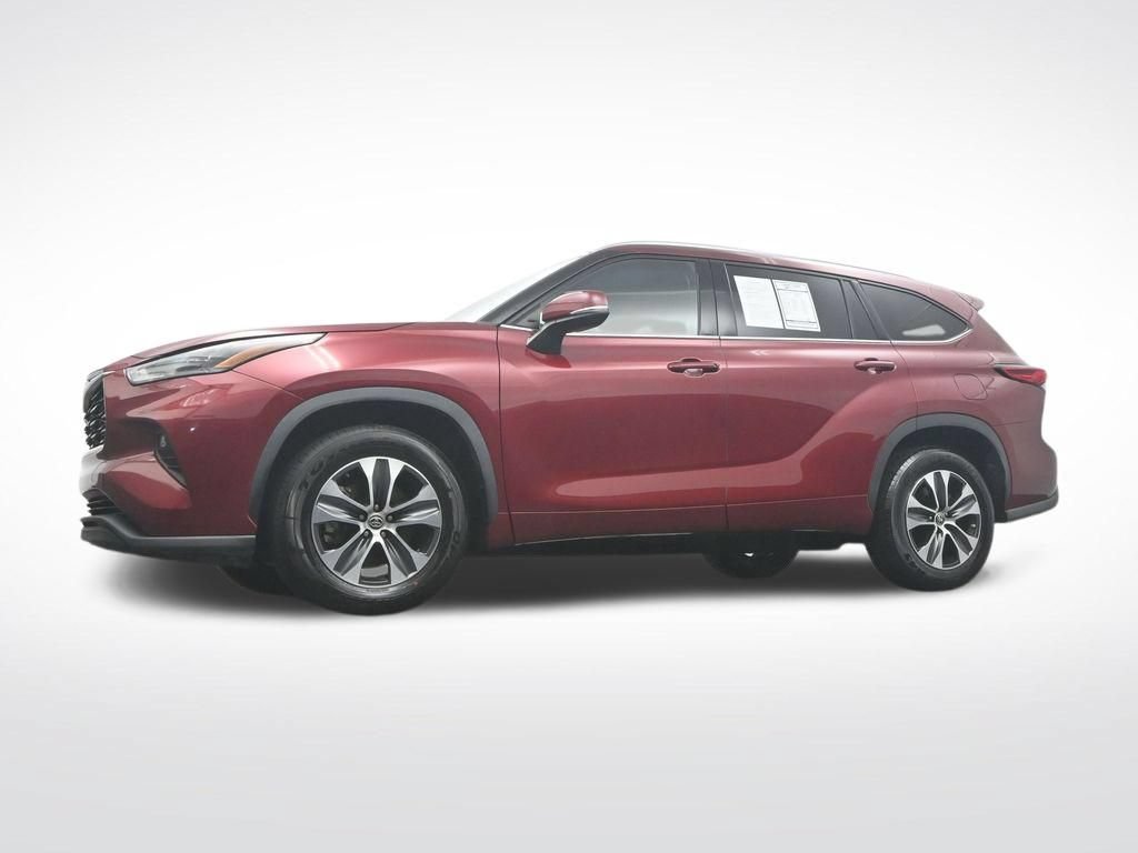 Used 2021 Toyota Highlander XLE FWD image 39