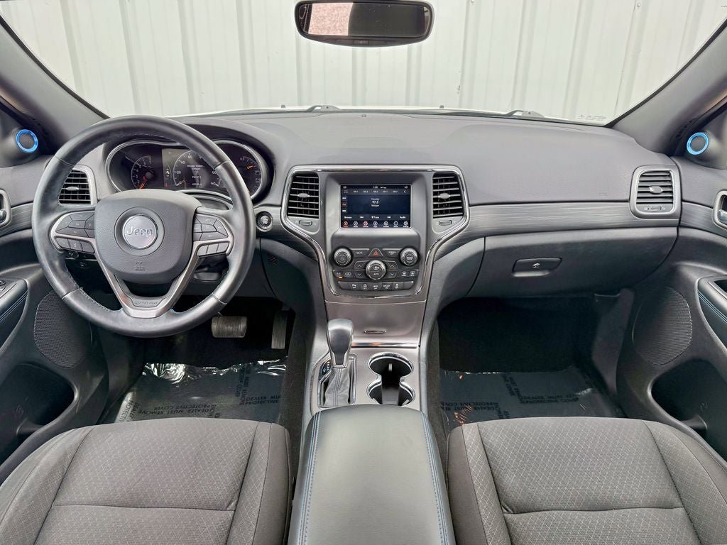 Used 2020 Jeep Grand Cherokee Laredo AWD/4WD image 34