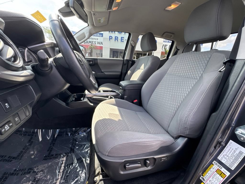 Used 2023 Toyota Tacoma SR5 w/ Technology Package AWD/4WD image 14
