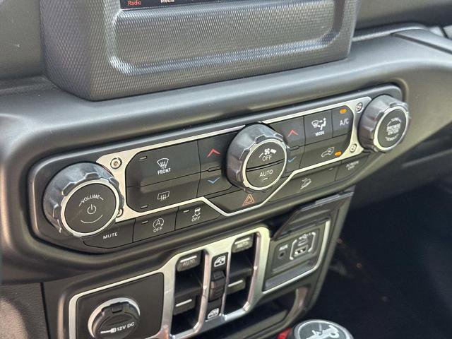 Used 2018 Jeep Wrangler Unlimited Sahara AWD/4WD image 15