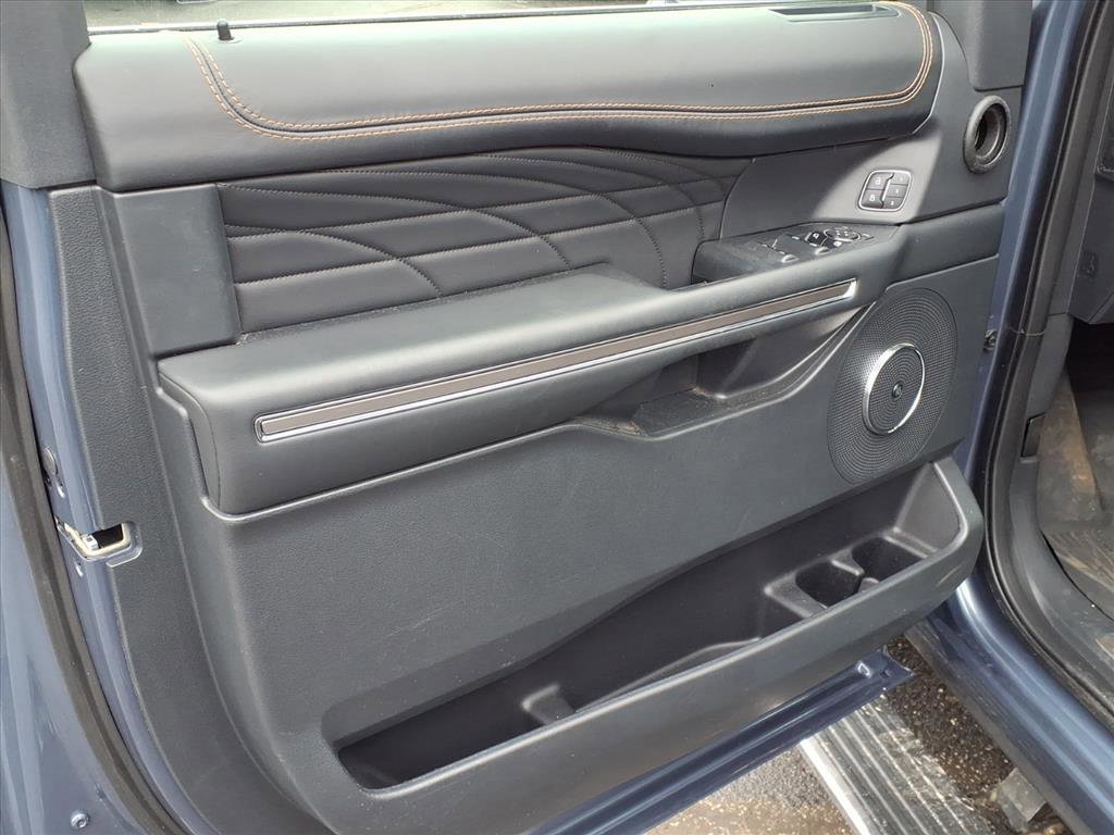 Certified 2023 Ford Expedition Platinum image 9