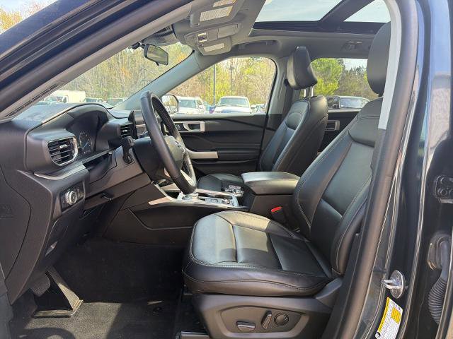 Certified 2022 Ford Explorer XLT w/ Equipment Group 202A image 9
