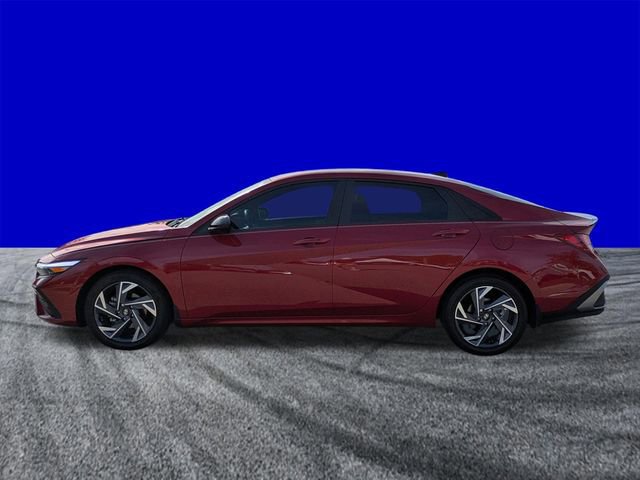 Used 2025 Hyundai Elantra Sport image 2
