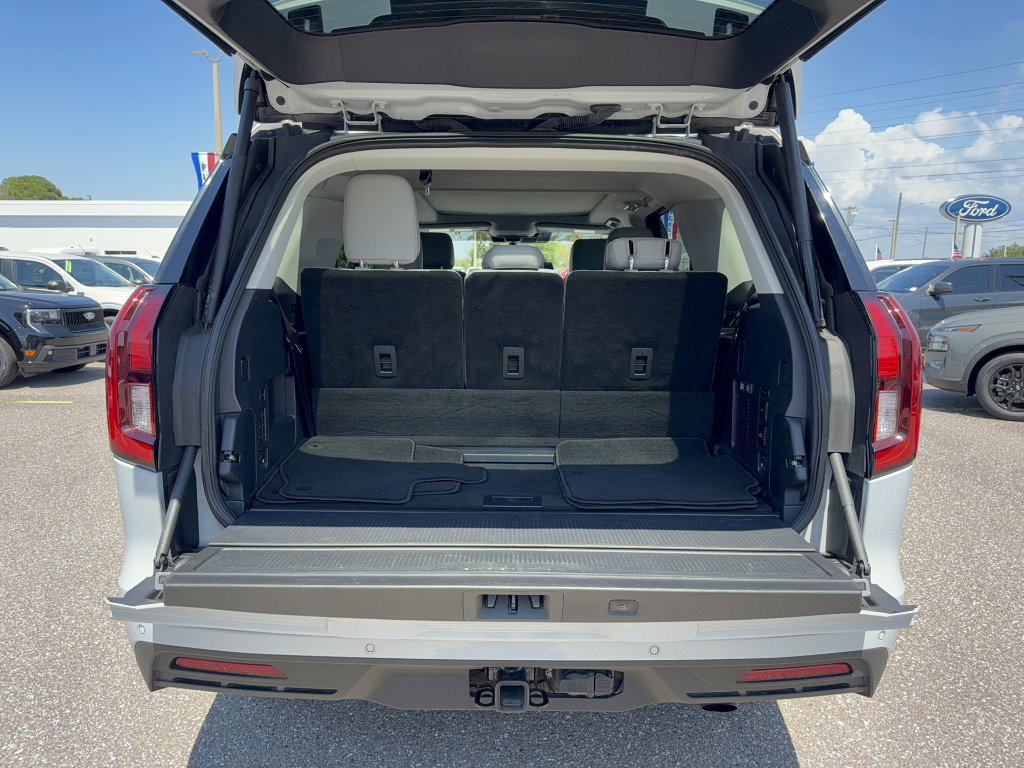 Certified 2025 Ford Expedition Active image 9