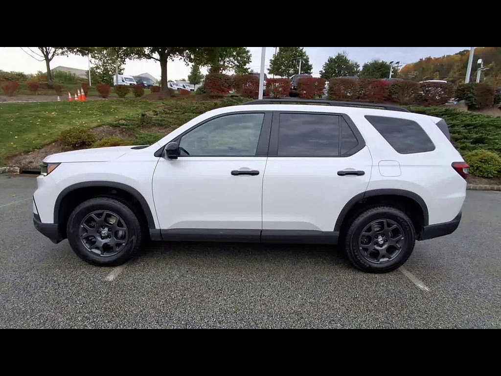 Used 2025 Honda Pilot TrailSport image 5