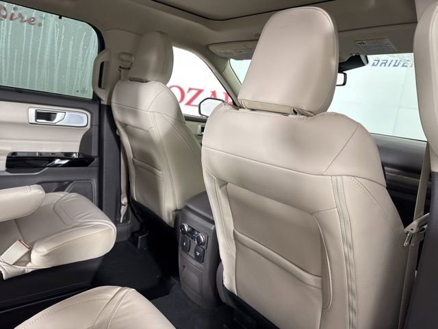Certified 2022 Ford Explorer Platinum w/ Equipment Group 601A image 19