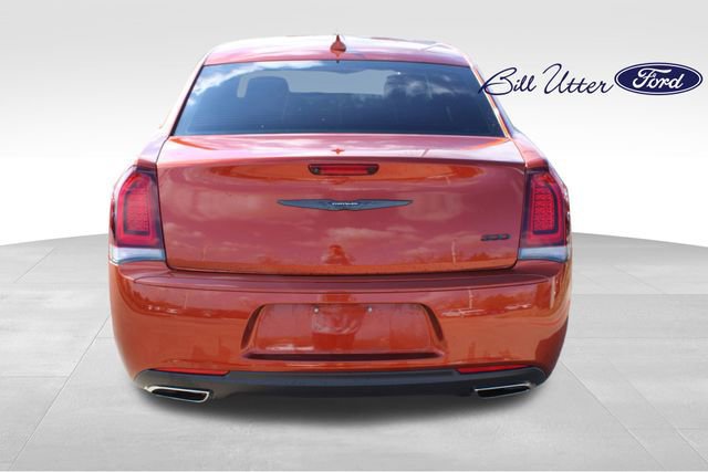 Used 2021 Chrysler 300 Touring w/ Sport Appearance Package image 4