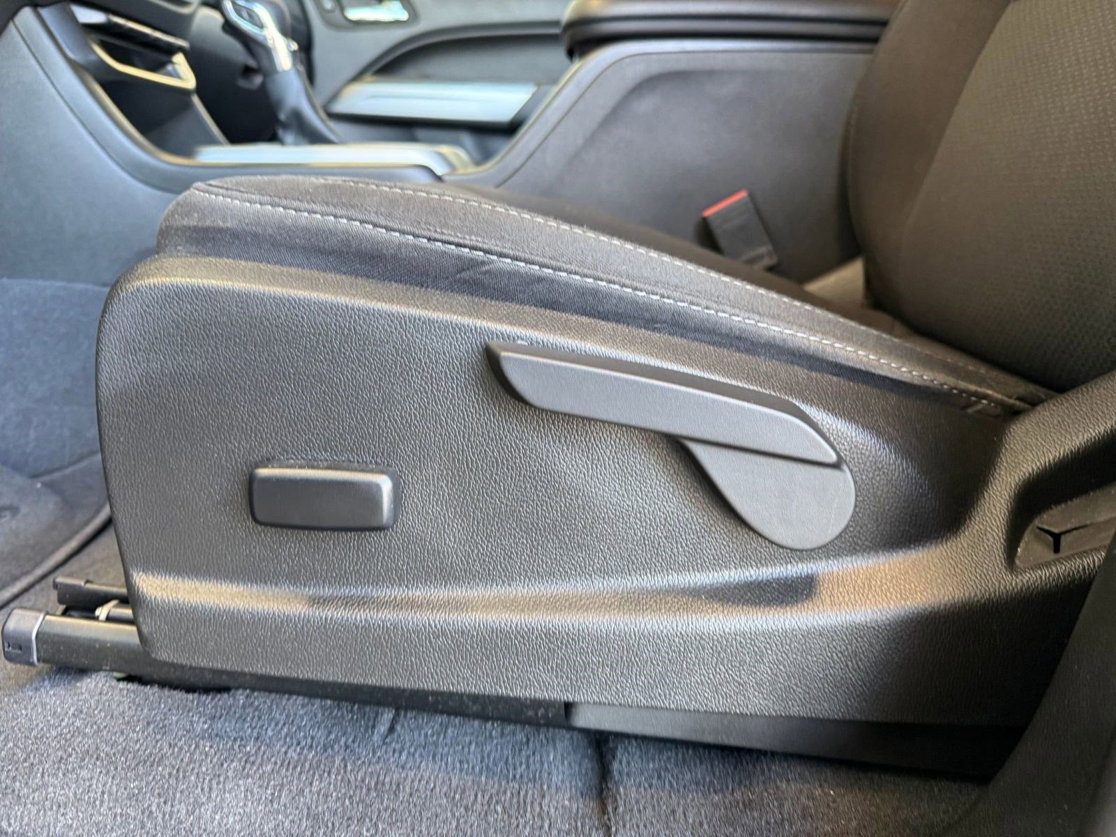 Used 2022 Chevrolet Colorado LT w/ LT Convenience Package RWD image 14