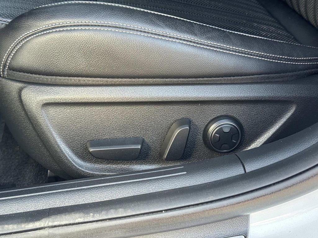 Used 2022 Genesis G70 2.0T w/ Prestige Package image 22