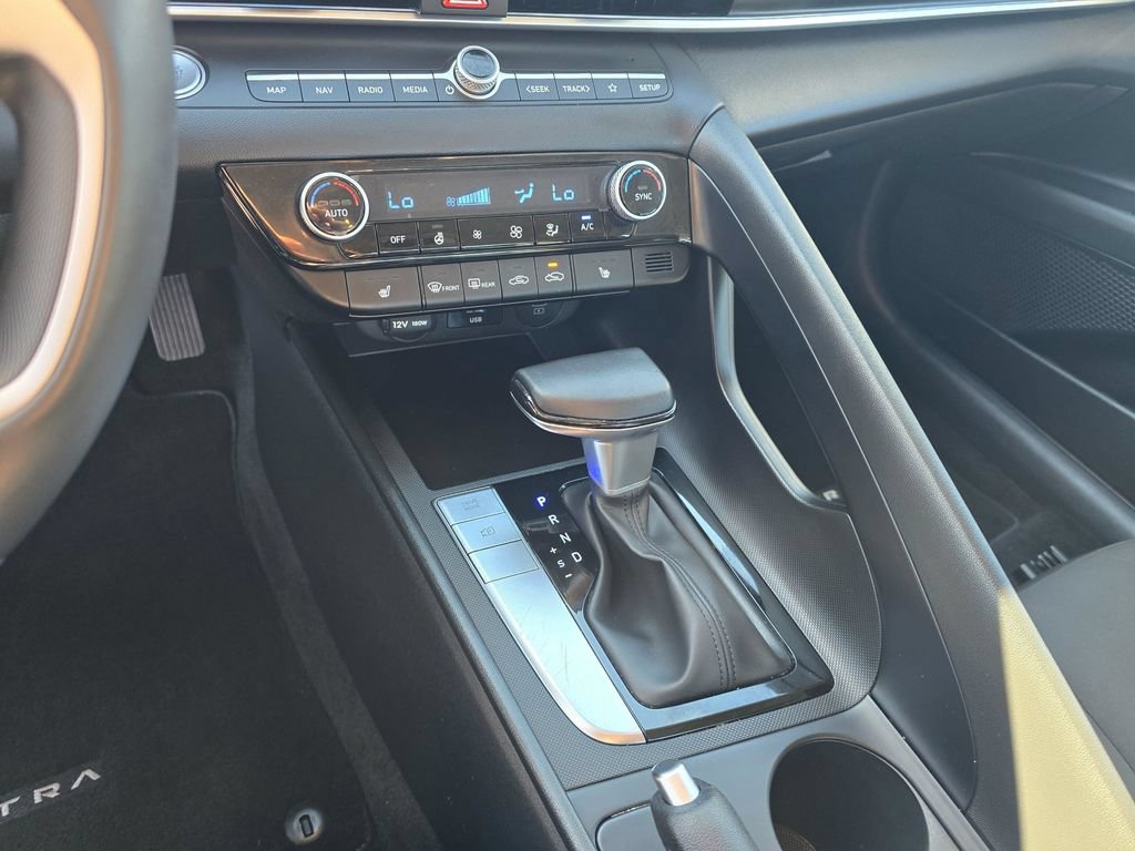 Used 2025 Hyundai Elantra SEL FWD image 24