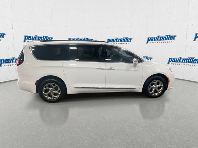 Used 2022 Chrysler Pacifica Limited AWD/4WD image 12