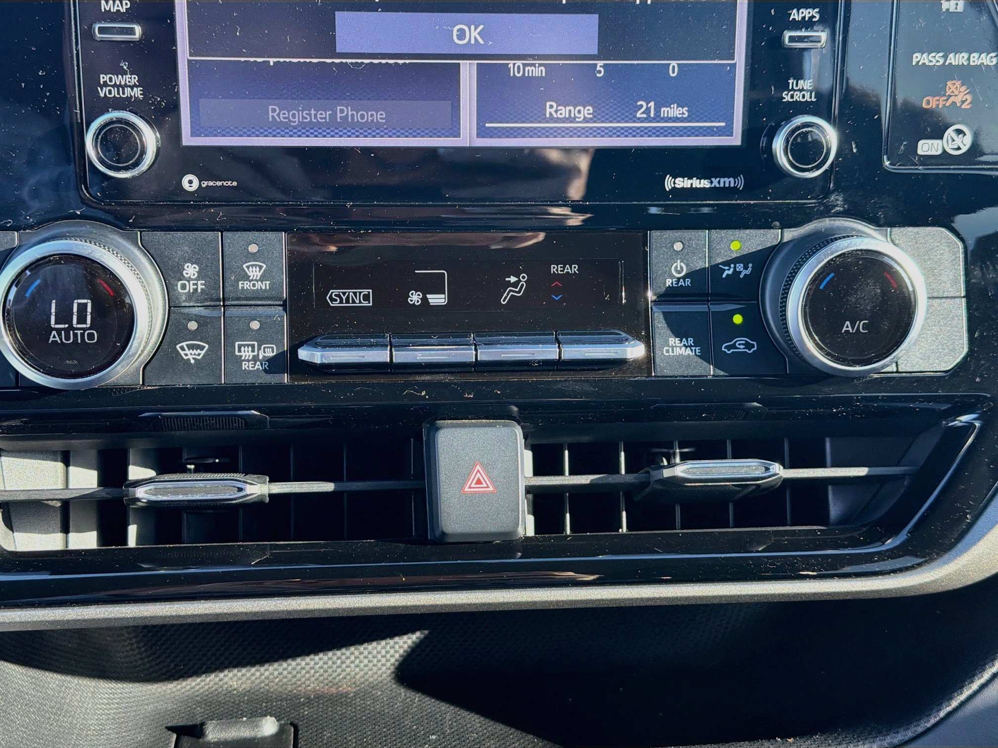 Used 2021 Toyota Highlander L FWD image 15