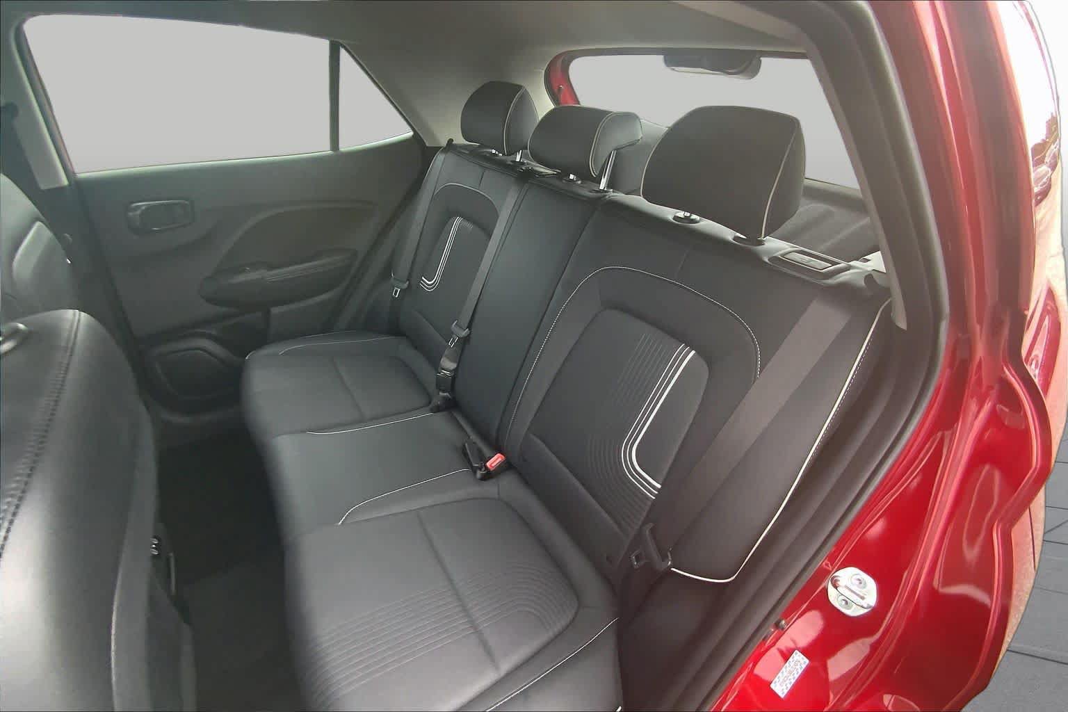 Used 2024 Hyundai Venue Limited FWD image 20