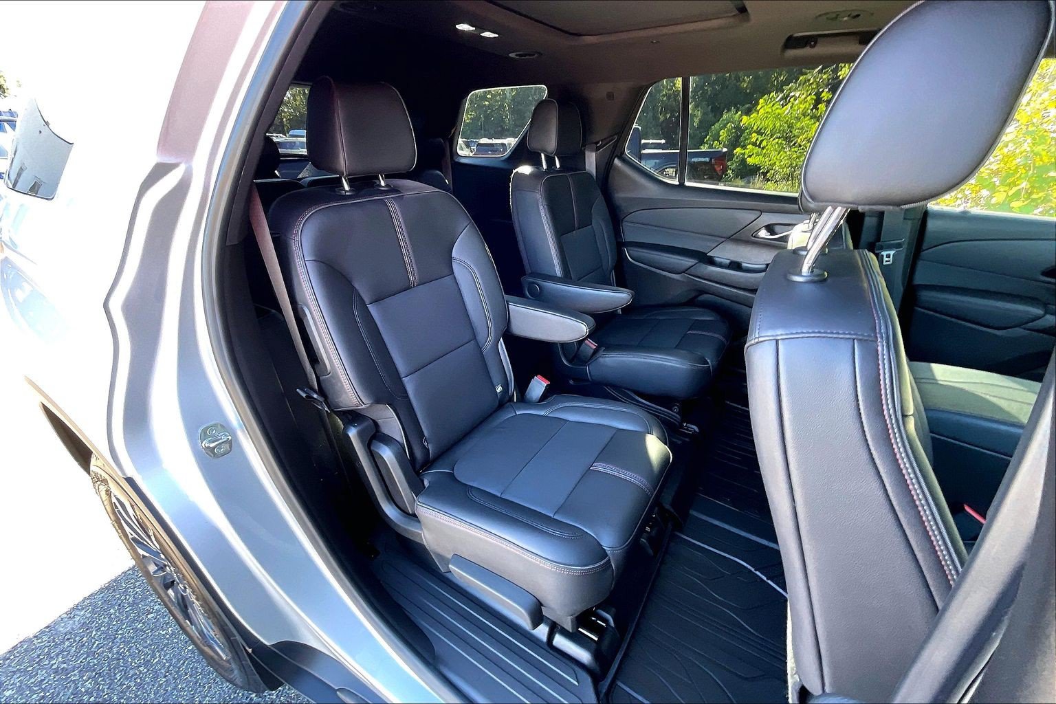 Used 2022 Chevrolet Traverse RS w/ LPO, Floor Liner Package AWD/4WD image 27