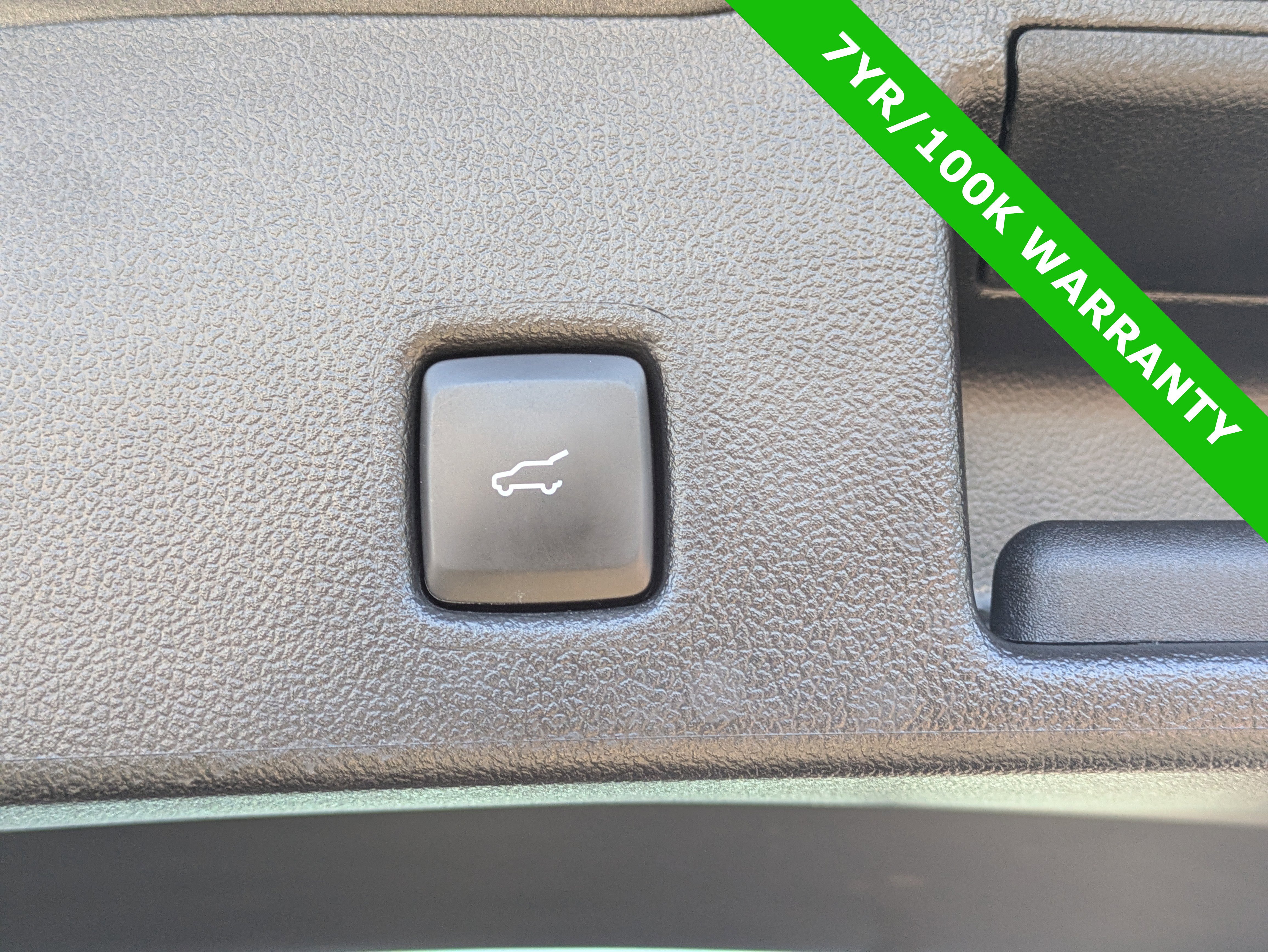 Certified 2025 Ford Escape SE FWD image 14