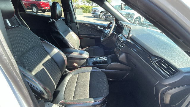 Certified 2025 Ford Escape ST-Line Select AWD/4WD image 11