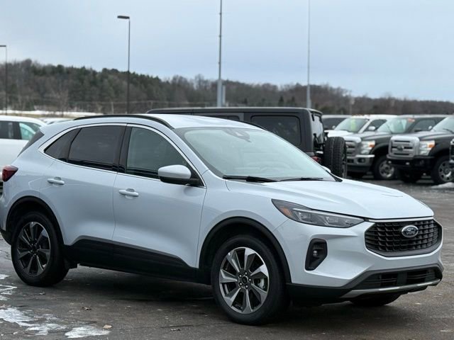 Certified 2025 Ford Escape Platinum image 36