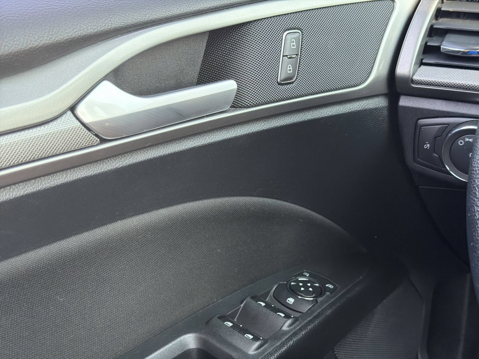 Certified 2020 Ford Fusion SE FWD image 22
