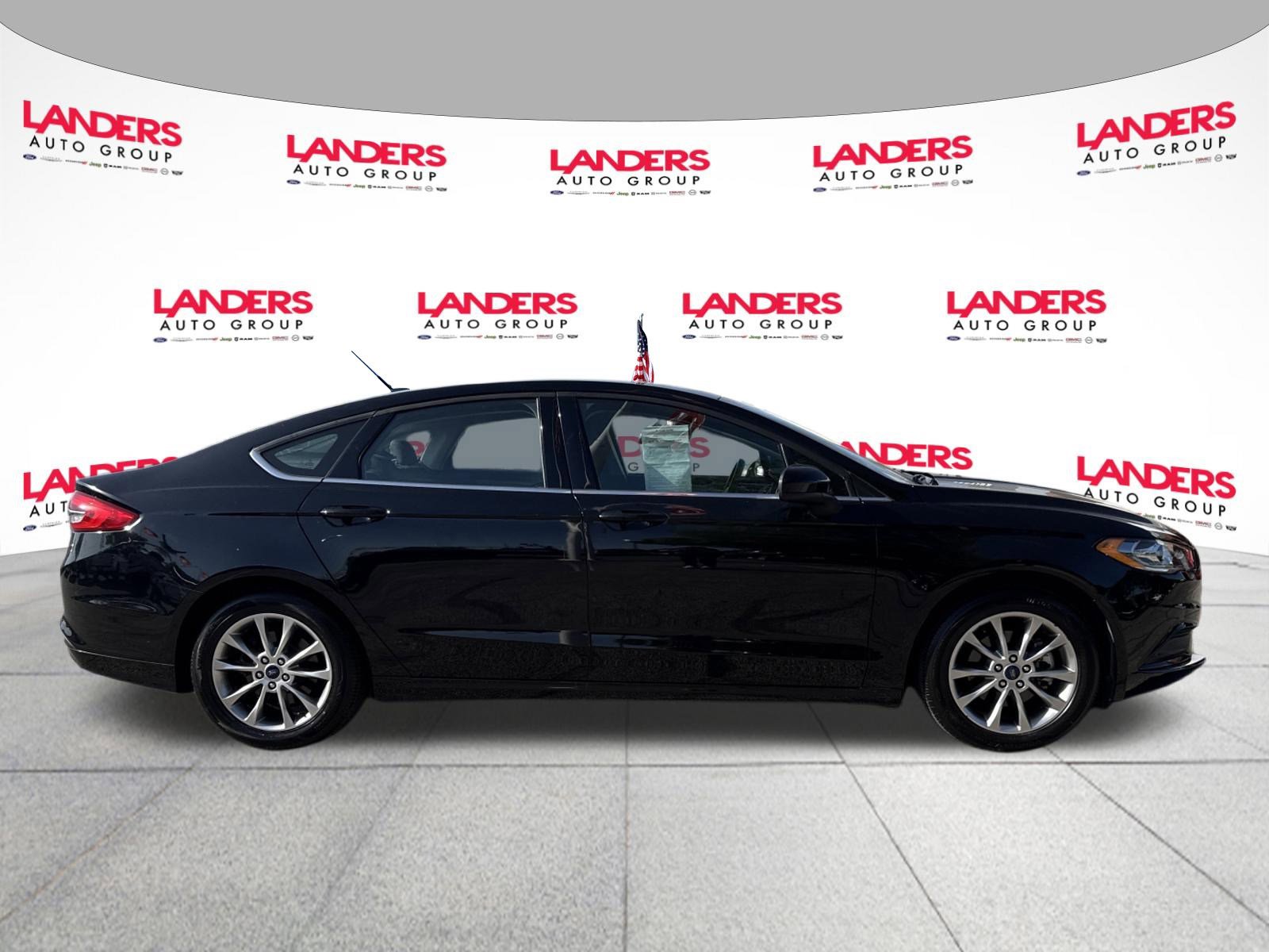 Certified 2017 Ford Fusion SE w/ Fusion SE Technology Package FWD image 2