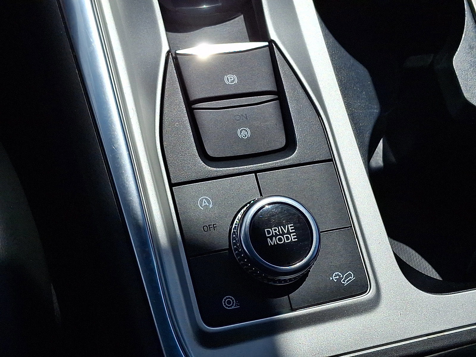 Certified 2024 Ford Explorer XLT w/ Equipment Group 202A image 31