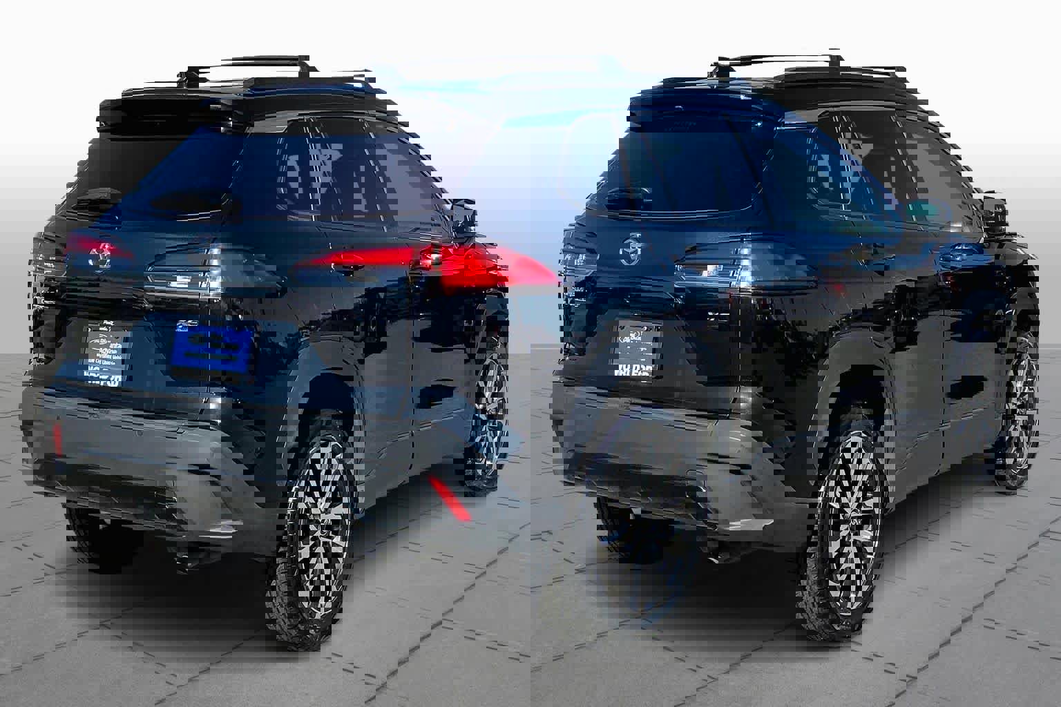 Used 2022 Toyota Corolla Cross XLE image 12