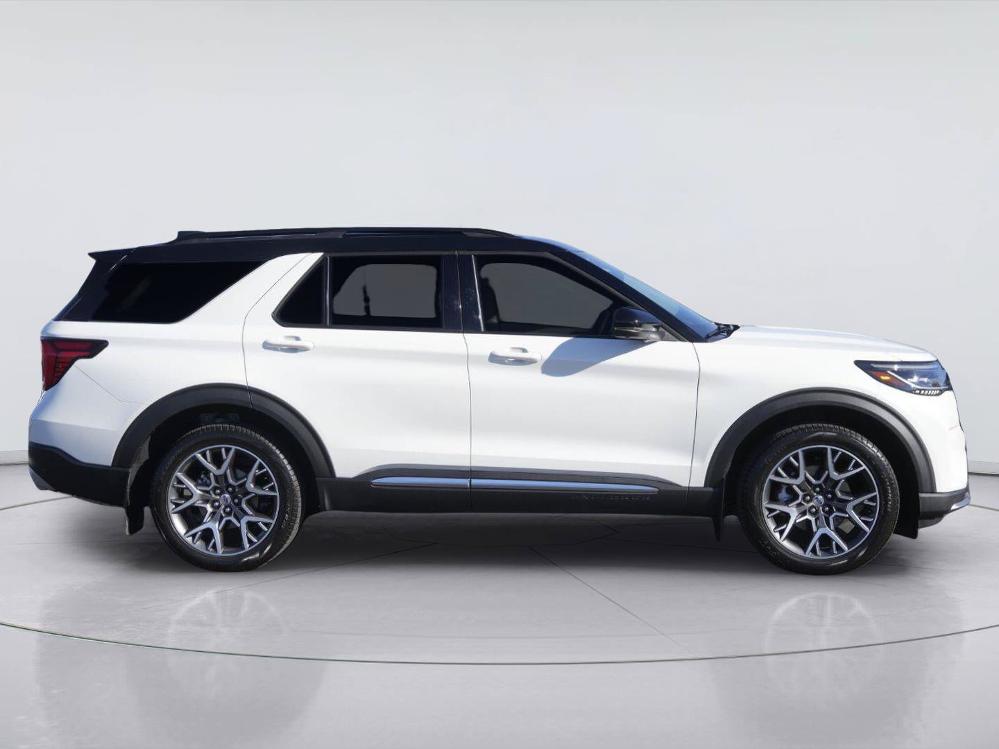 Certified 2025 Ford Explorer Platinum w/ Ultimate Package AWD/4WD image 5