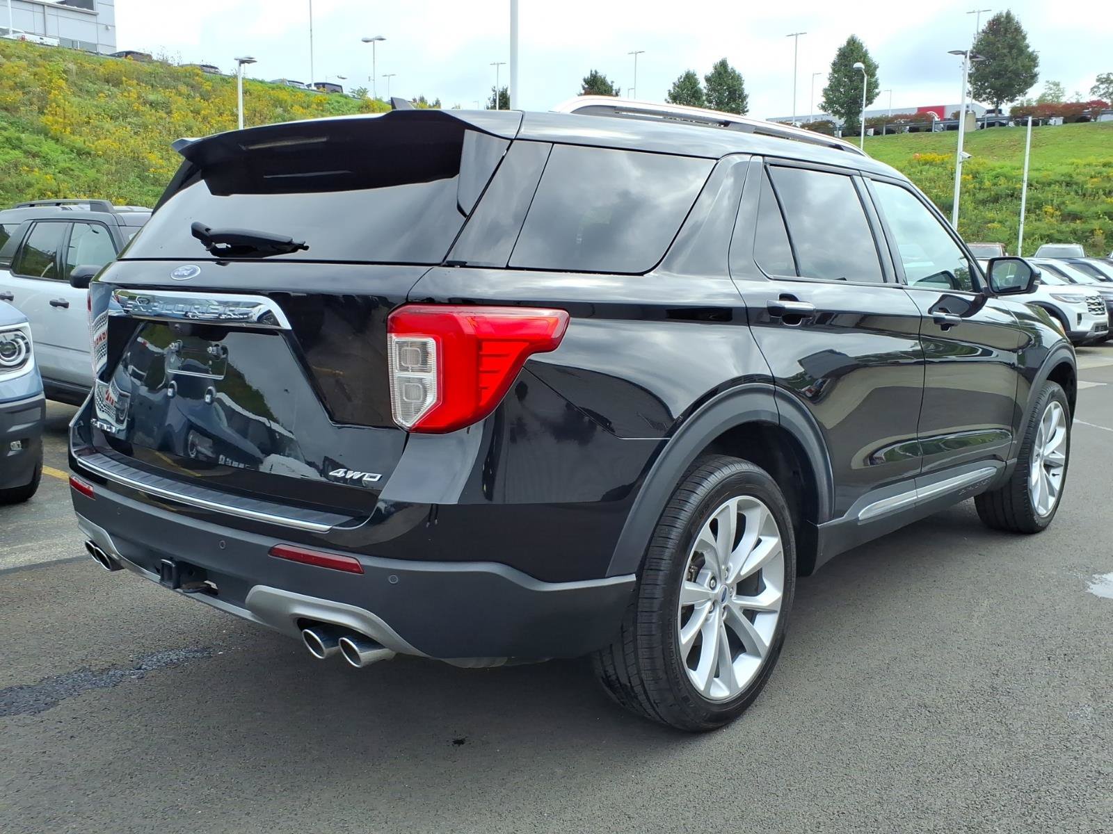 Certified 2023 Ford Explorer Platinum w/ Technology Package AWD/4WD image 6