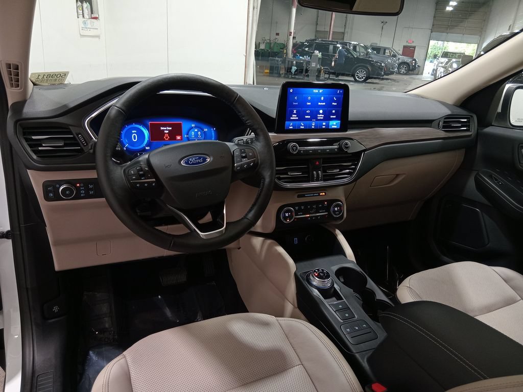 Certified 2020 Ford Escape Titanium w/ Titanium Premium Package 2.0 AWD/4WD image 15