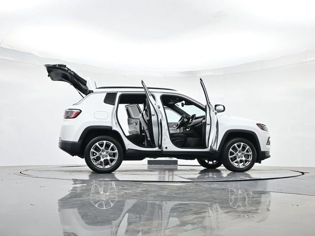 Used 2023 Jeep Compass Latitude AWD/4WD image 51