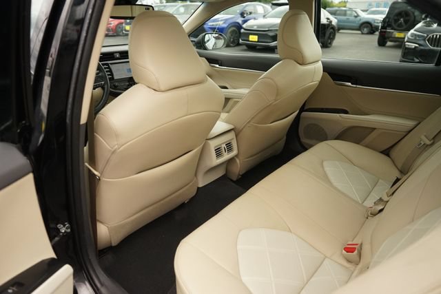 Used 2018 Toyota Camry XLE FWD image 12