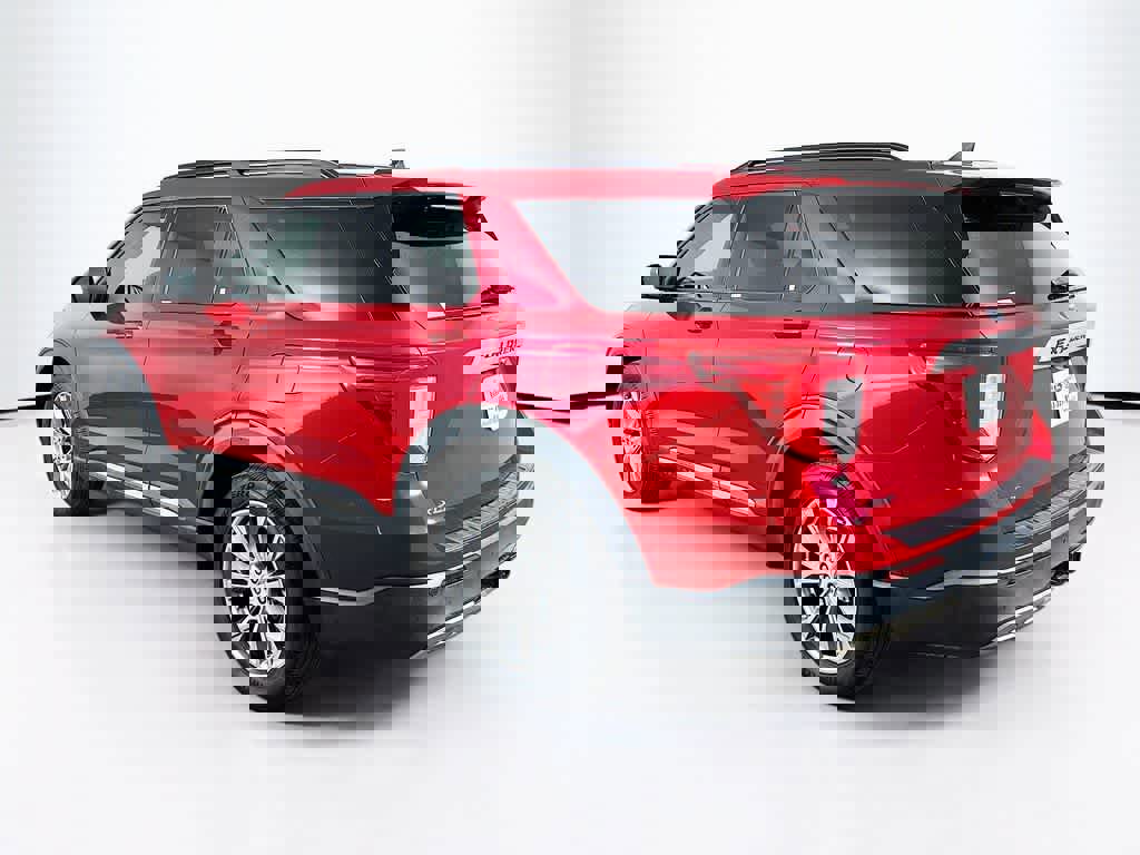 Certified 2022 Ford Explorer XLT w/ Equipment Group 202A image 3