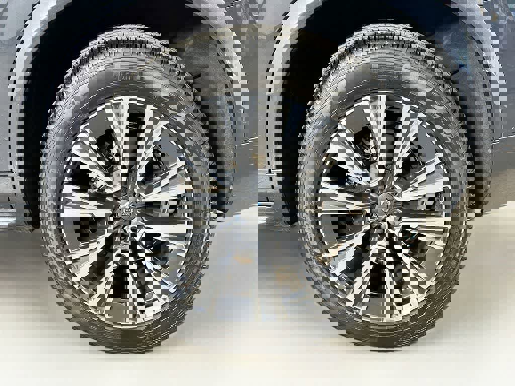 Used 2022 Volvo XC90 T5 Momentum w/ Advanced Package FWD image 8