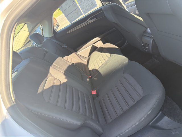 Certified 2017 Ford Fusion SE w/ Fusion SE Technology Package FWD image 18