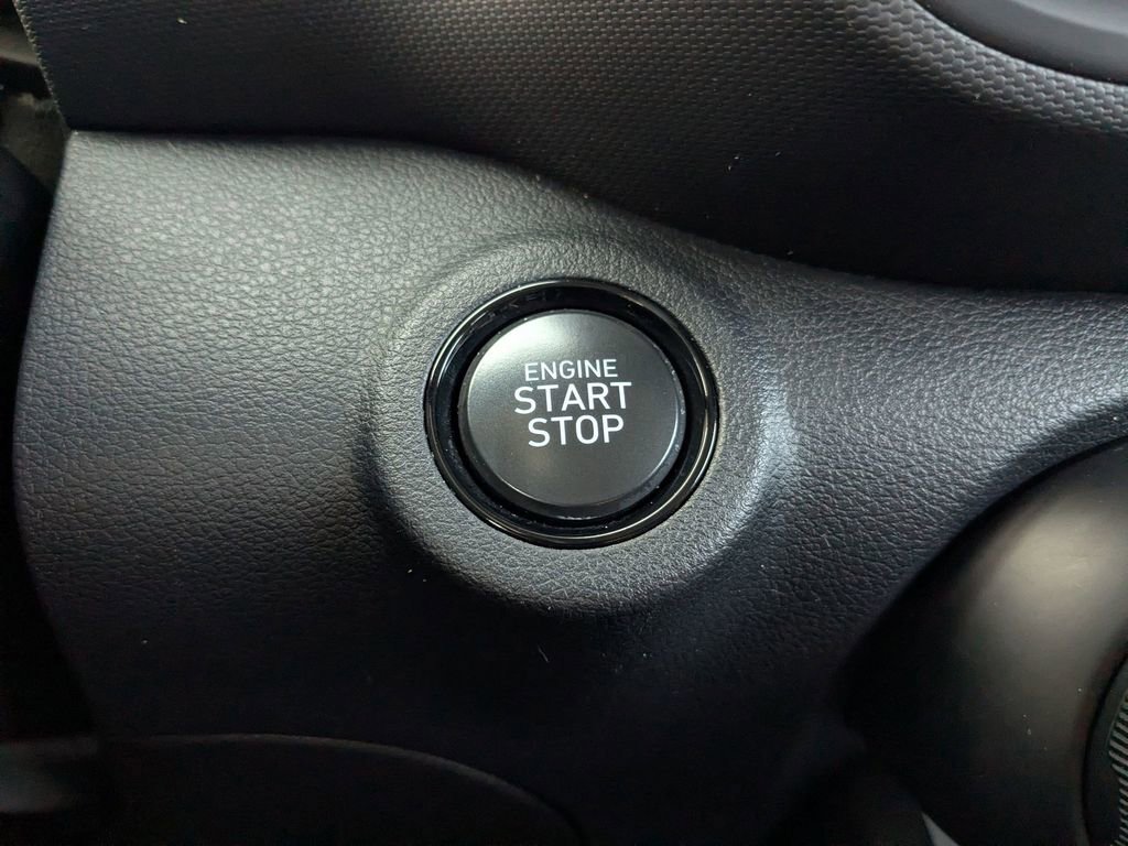 Used 2025 Hyundai Venue Limited image 17