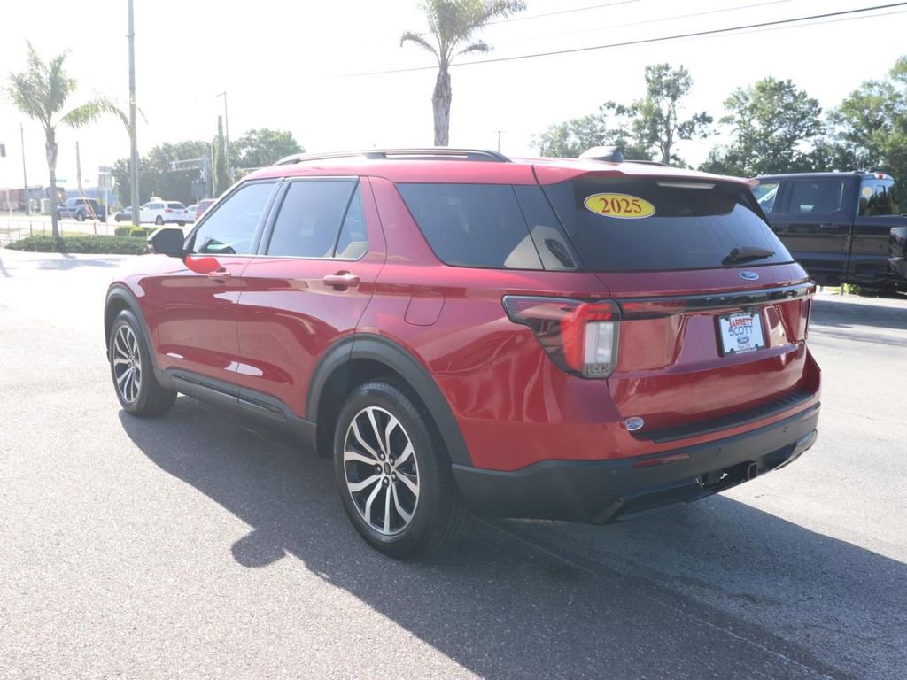 Certified 2025 Ford Explorer ST-Line RWD image 8