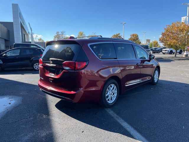 Used 2020 Chrysler Pacifica Touring-L image 5