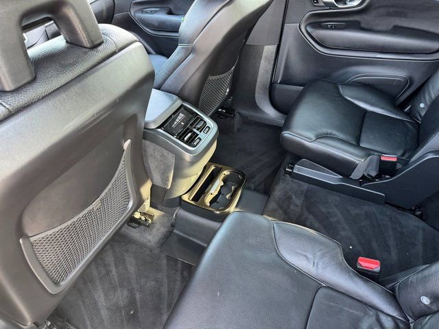 Used 2020 Volvo XC90 T6 Momentum w/ Protection Package Premier image 16