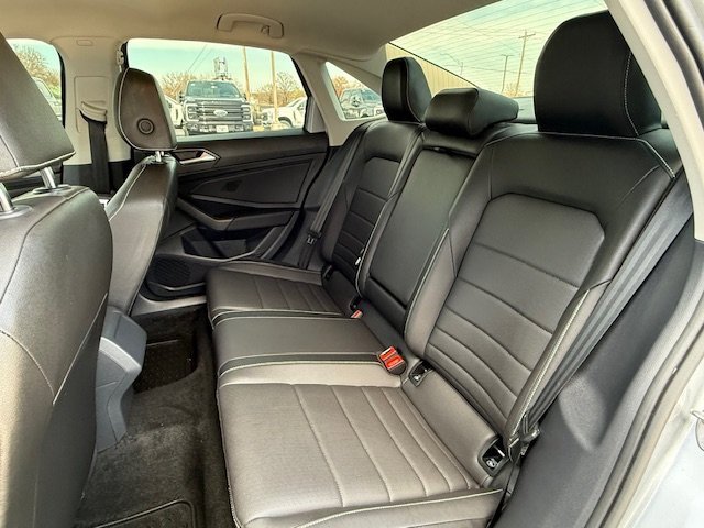 Used 2023 Volkswagen Jetta SE w/ Panoramic Sunroof Package image 7