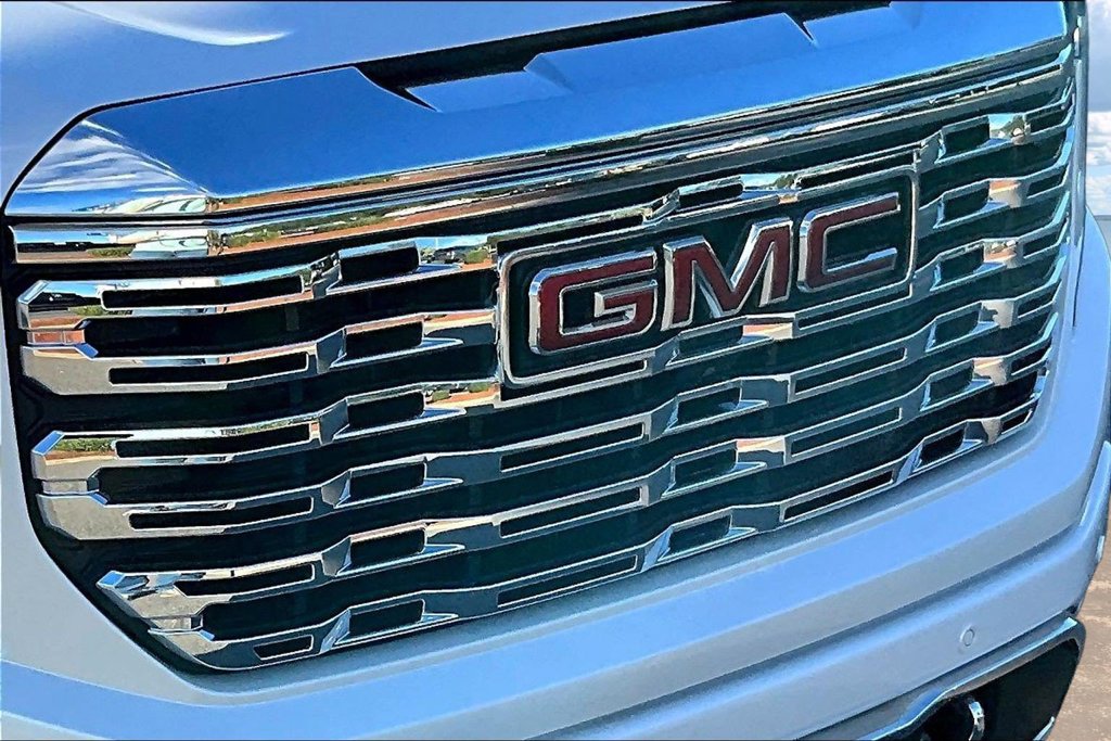 Used 2023 GMC Sierra 1500 Denali w/ Technology Package AWD/4WD image 35