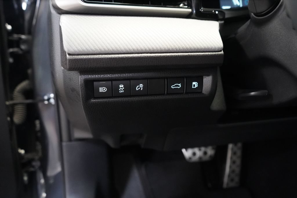 Used 2025 Toyota Camry SE w/ Convenience Package FWD image 32