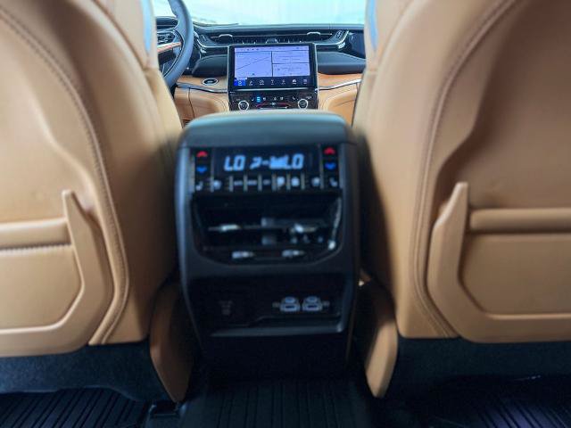 Used 2025 Jeep Grand Cherokee Summit AWD/4WD image 19