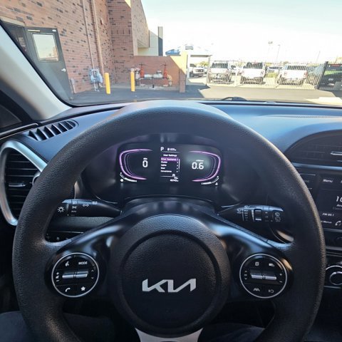 Used 2023 Kia Soul LX image 15
