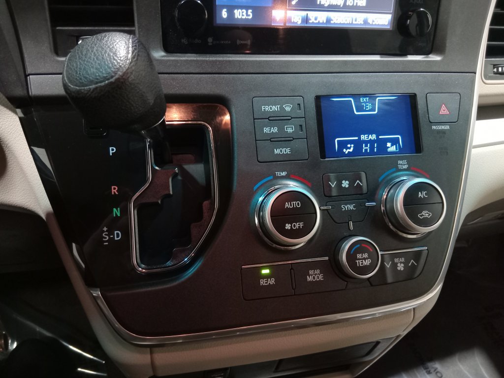 Used 2017 Toyota Sienna LE FWD image 21