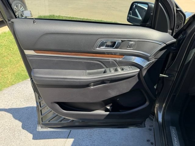 Certified 2018 Ford Explorer Limited FWD image 10