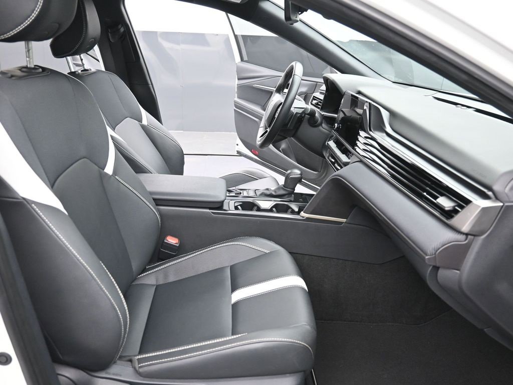 Used 2025 Toyota Camry SE image 16