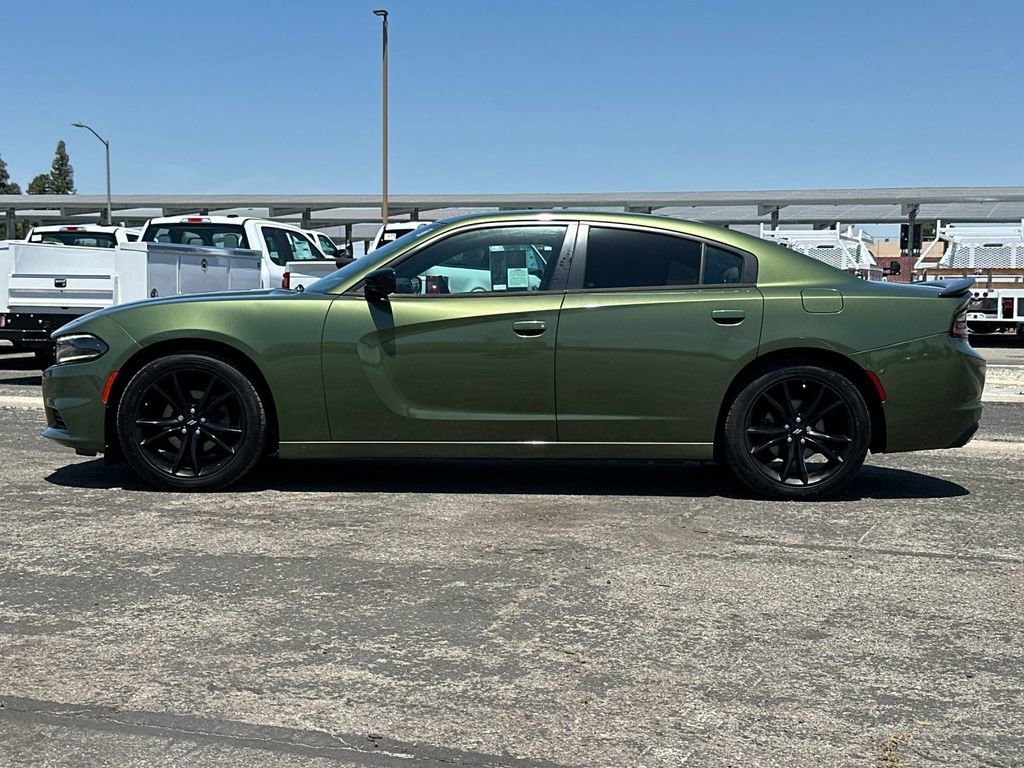 Used 2018 Dodge Charger SXT w/ Blacktop Package RWD image 6